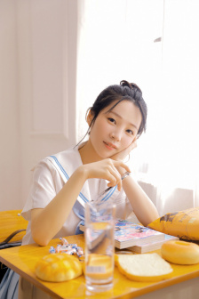 和老师的第一次亲密接触五百字作文(黄春梅)